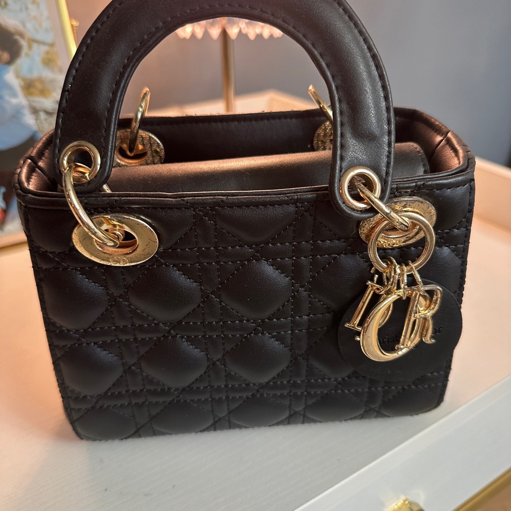 Elegant Black Quilted Handbag